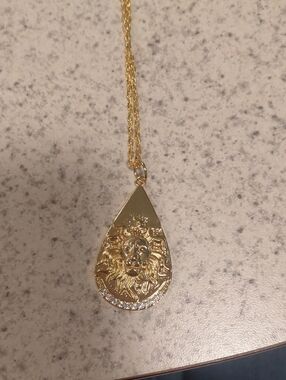 Gold Lion Teardrop Pendant Necklace - Elegant Women's Jewelry